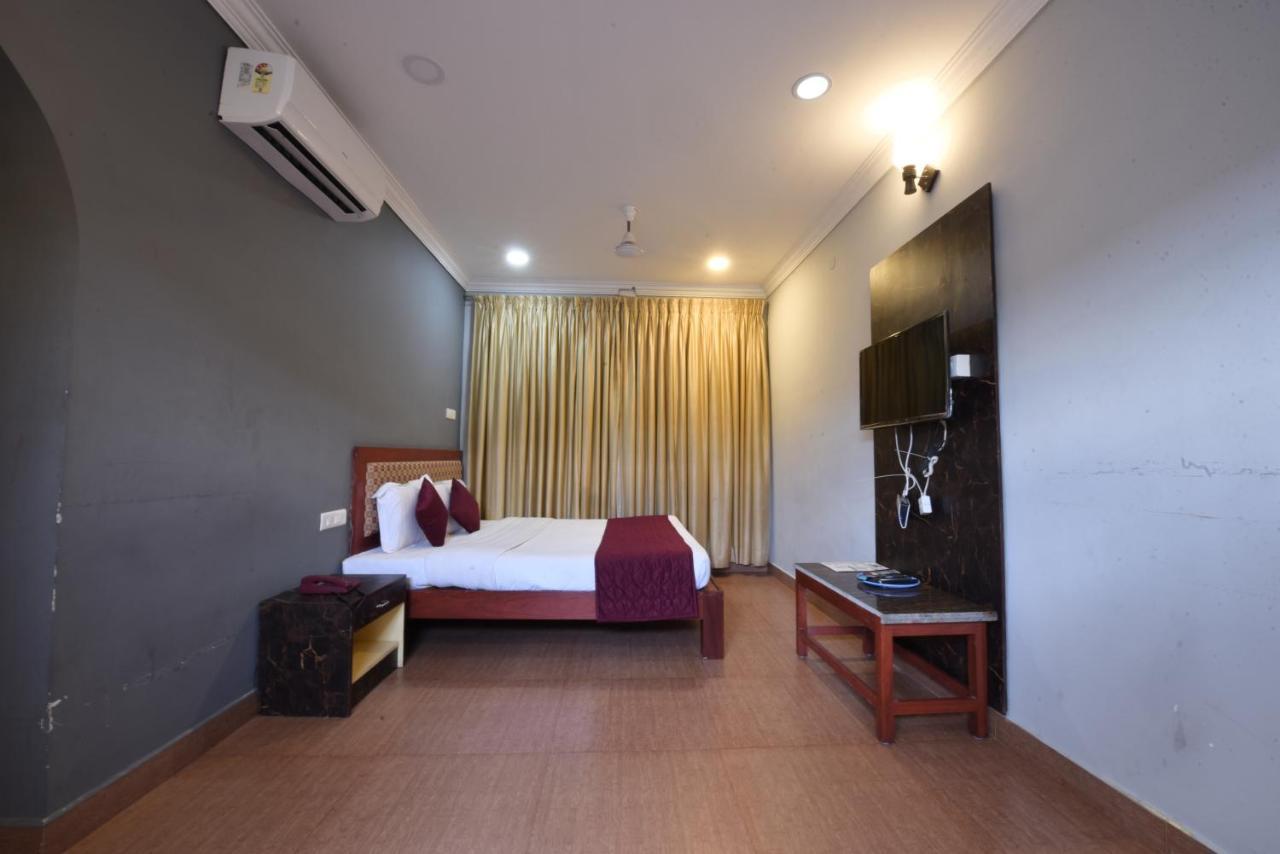Hôtel King Park à Pondichéry Extérieur photo